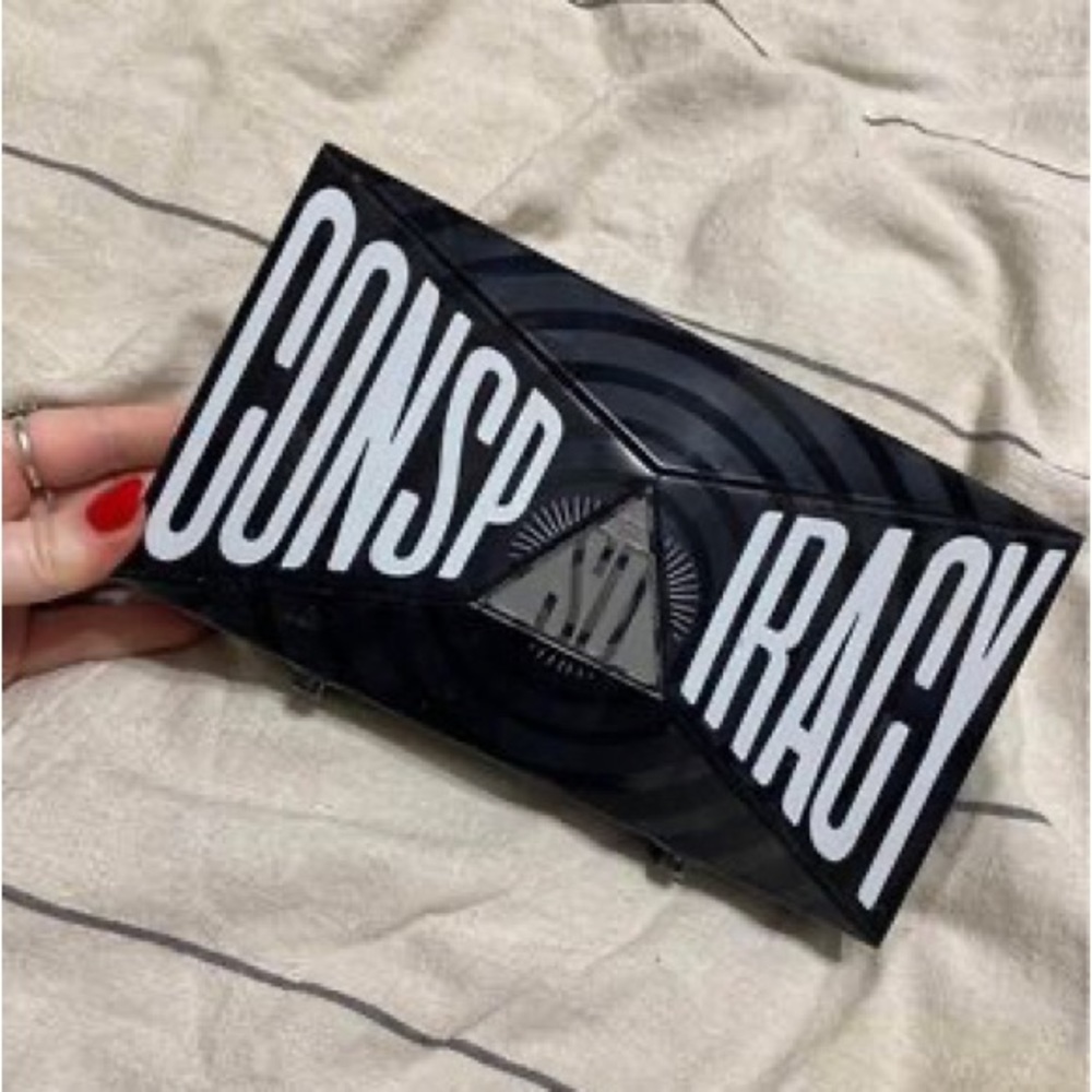Shane Dawson conspiracy eyeshadow palette